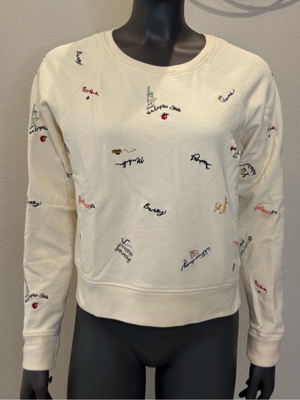 Embroidered Shrunken Sweatshirt in Subway Graffiti Pearl Ivory NYC Women’s M